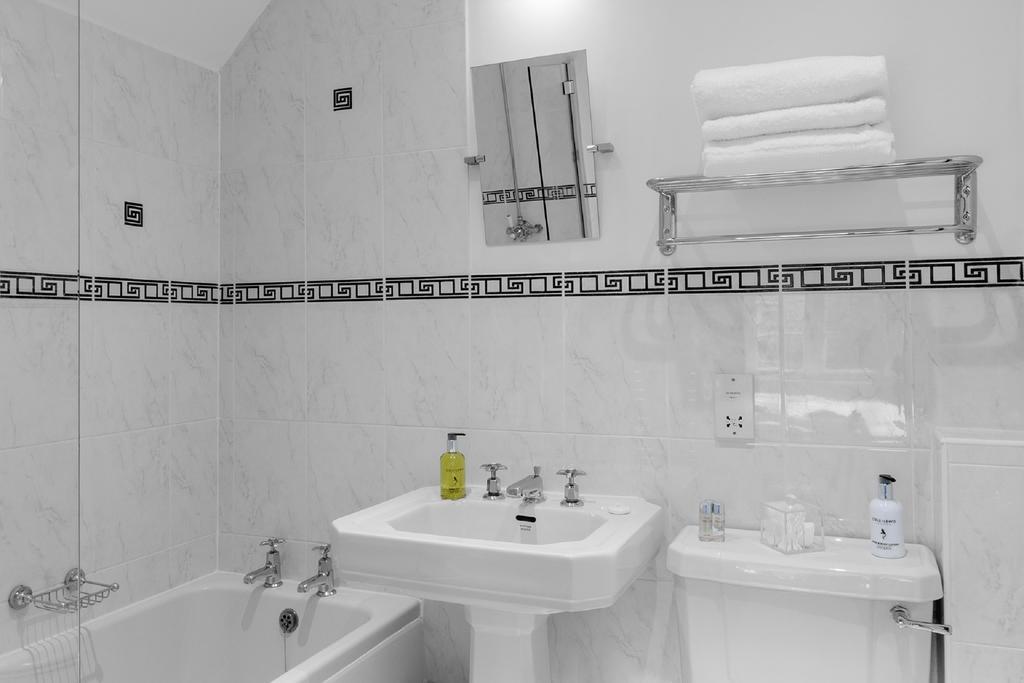 Hurtwood Hotel Peaslake Εξωτερικό φωτογραφία