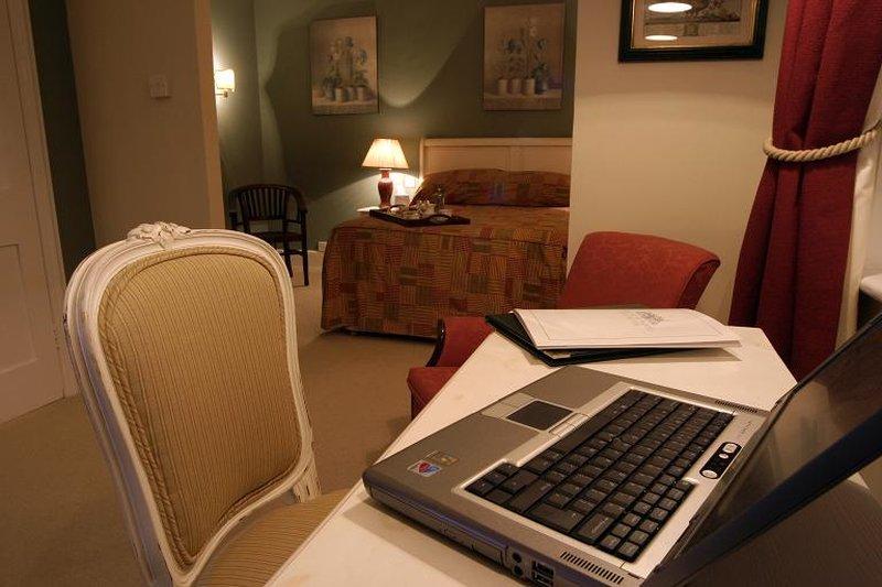Hurtwood Hotel Peaslake Δωμάτιο φωτογραφία