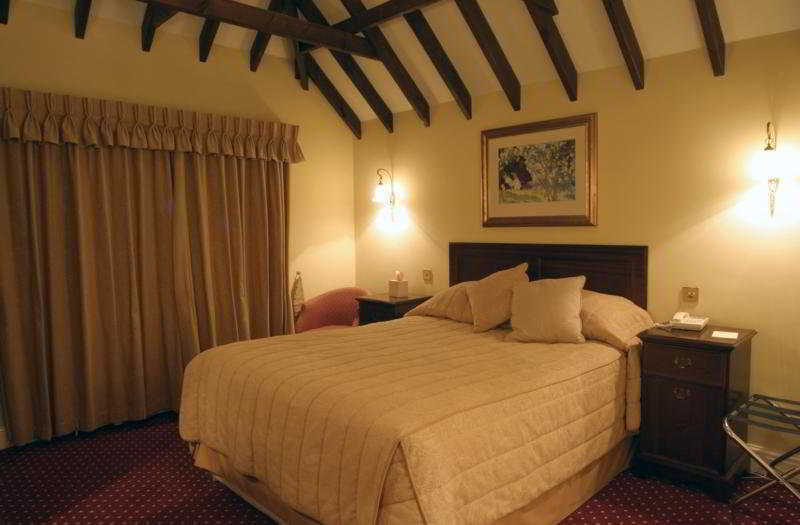 Hurtwood Hotel Peaslake Δωμάτιο φωτογραφία
